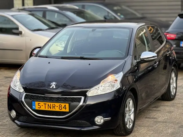 Peugeot 208 1.2 VTi|Airco|Trekhaak|Cruise|Navi 2014 Benzine 3