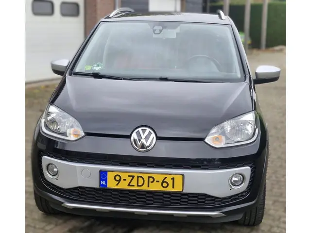 Volkswagen up! 1.0 cross up! BlueM. 2015 Benzine 2