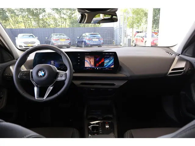 BMW 1 Serie 120 M Sport Design Edition 2025 Benzine 11