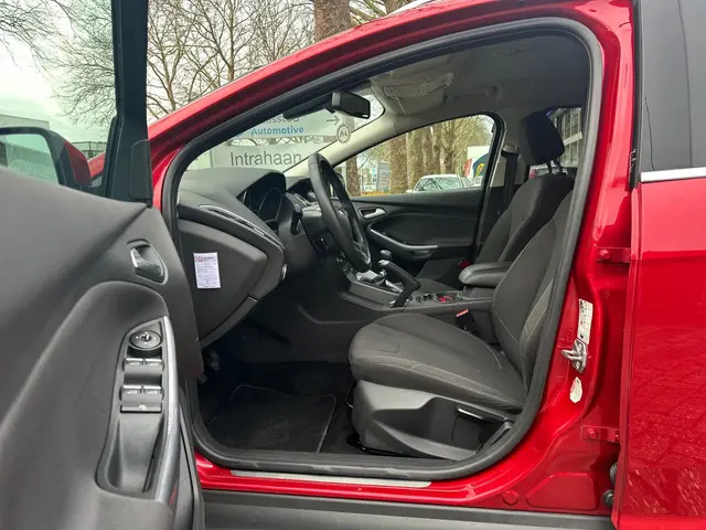 Ford Focus Wagon 1.0 EcoBoost Titanium 2013 Benzine 29