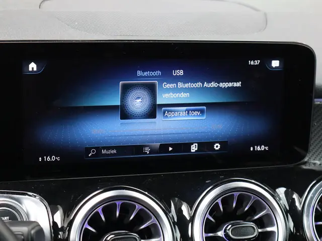 Mercedes-Benz 200-klasse GLB AMG Line 2023 Benzine 27