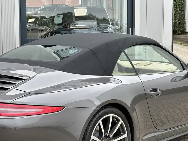 Porsche 911 Cabrio 3.4 Carrera 4 2013 Benzine 28