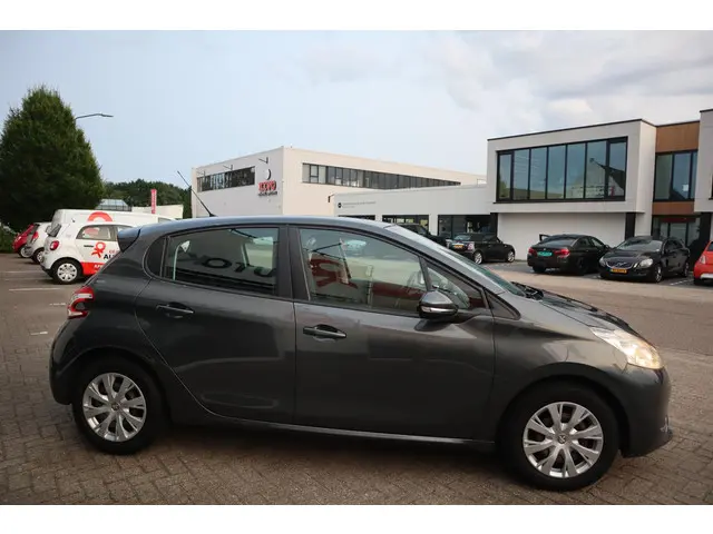 Peugeot 208 1.0 VTi Blue Lease 2013 Benzine 14