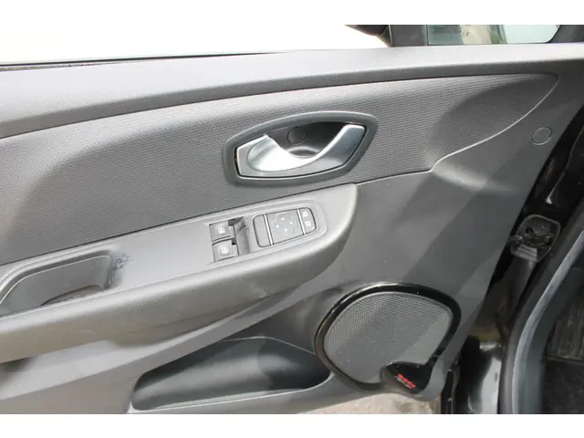 Renault Clio 0.9 TCe Limited 2018 Benzine 12