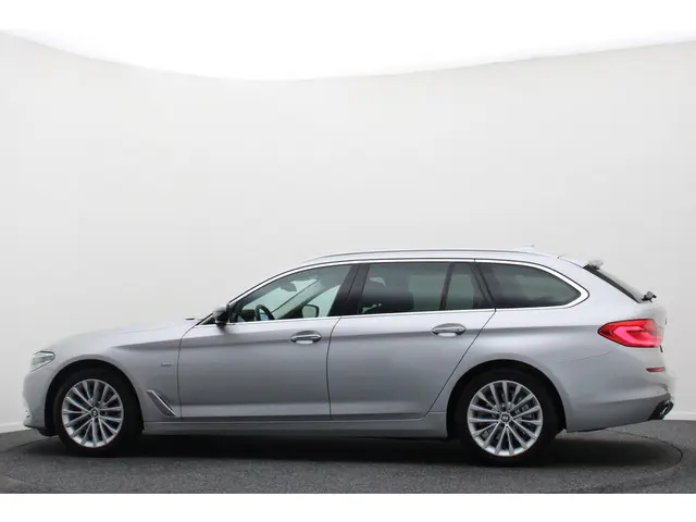 BMW 5 Serie Touring 520i High Executive 2018 Benzine 19