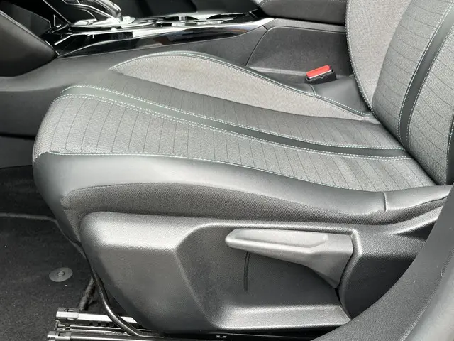 Peugeot 2008 1.2 PureTech Allure Pack 2021 Benzine 18