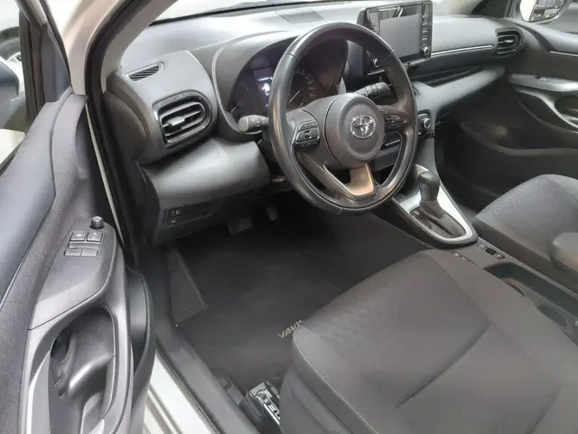 Toyota Yaris 1.5 Hybrid Active 2022 Hybride Benzine 8