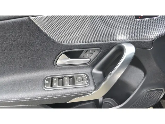 Mercedes-Benz A-Klasse 200 Luxury Line 2022 Benzine 17