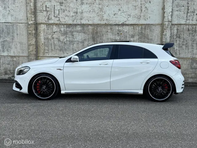 Mercedes-Benz A-Klasse AMG 45 4MATIC 2016 Benzine 2