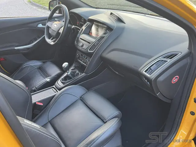 Ford Focus Wagon 2.0 ST-3|Uniek|Full 2015 Benzine 14