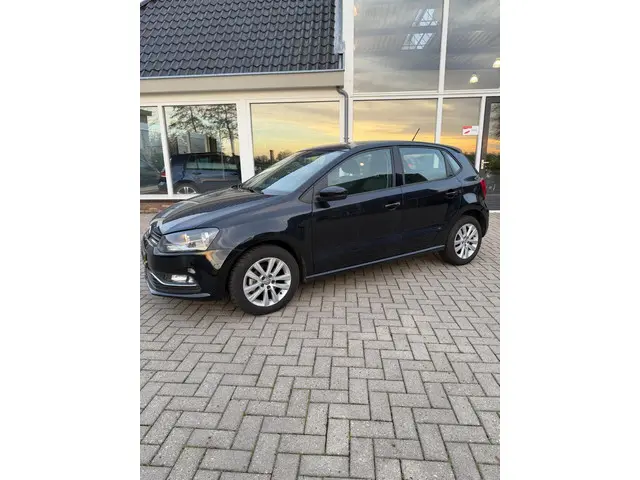 Volkswagen Polo - 1.2 TSI Comfortline - 2015 2015 Benzine 4