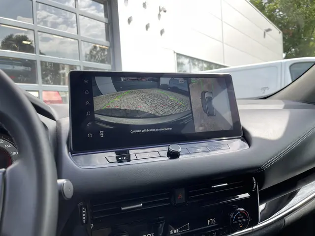 Nissan QASHQAI 1.3 MHEV N-Connecta 2023 Benzine 18