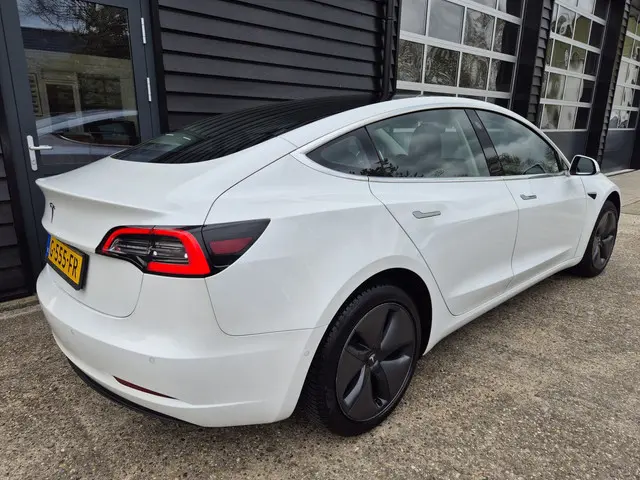 Tesla Model 3 Standard RWD Plus 60 kWh 2019 Elektrisch 4