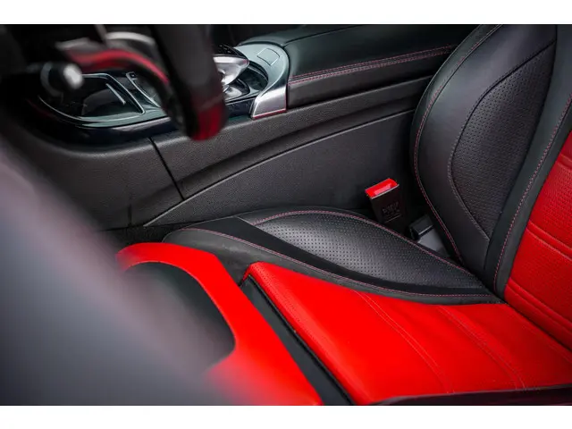 Mercedes-Benz C-Klasse AMG 63 2015 Benzine 28