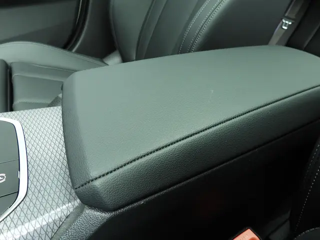 BMW 3 Serie Sedan 318i 2025 Benzine 26