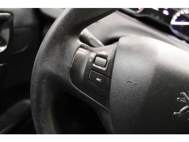 Peugeot 208 1.2 PureTech Blue Lion 2018 Benzine 17