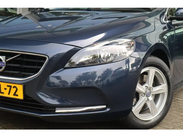 Volvo V40 1.6 T3 Momentum 2014 Benzine 2