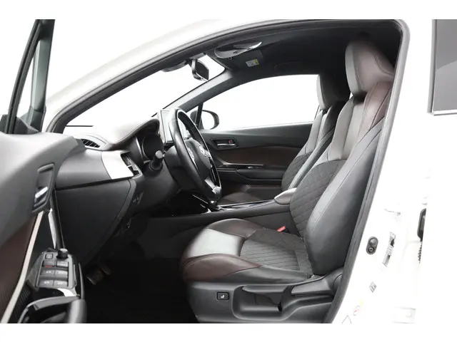Toyota C-HR 1.8 Hybrid Executive 2017 Hybride Benzine 17