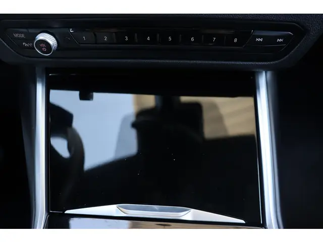 BMW 3 Serie Touring 320i Executive Edition 2020 Benzine 32