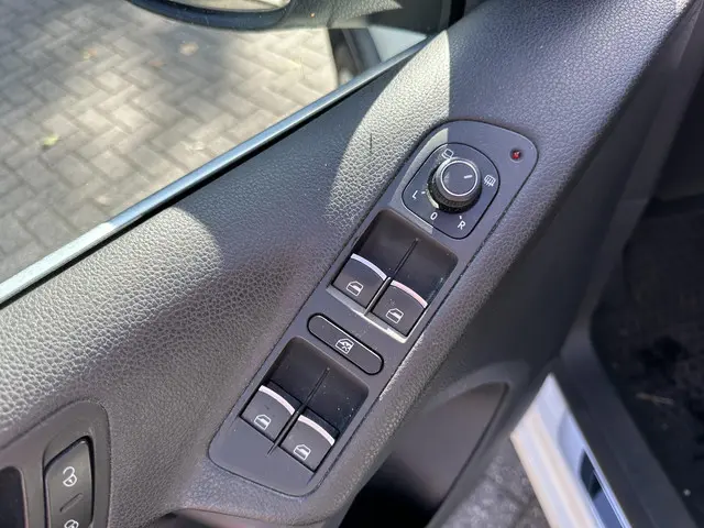 Volkswagen Tiguan 1.4 TSI 150PK DSG Lounge 2016 Benzine 18