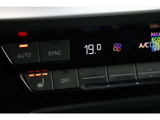 Audi A3 Limousine 35 TFSI 3x S-Line 150PK 2023 Benzine 38