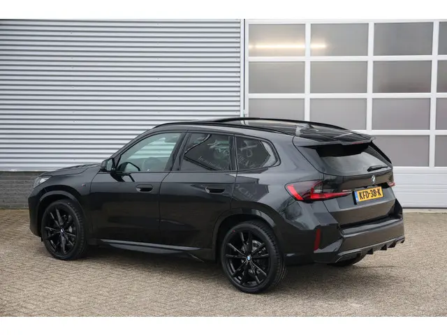 BMW X1 sDrive20i 170pk M-Sport Black Ed. 2023 Benzine 26