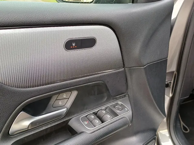 Mercedes-Benz GLB 200 Premium Plus 2022 Benzine 19