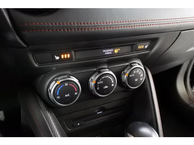 Mazda 2 1.5 90pk Automaat GT-M Driver 2016 Benzine 24