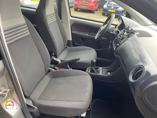 Volkswagen up! 1.0 BMT move up! 2019 Benzine 4