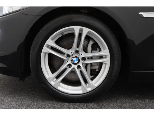 BMW 5 Serie Touring 535i Luxury Edition 2016 Benzine 29