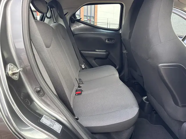 Toyota Aygo 1.0 VVT-i x-play 2021 Benzine 16