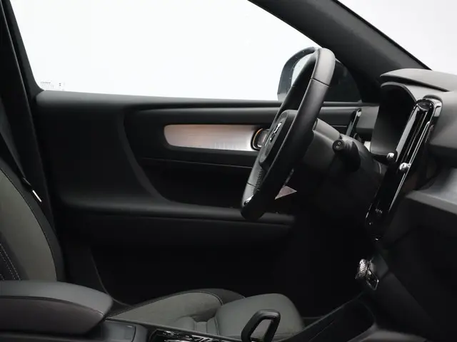 Volvo XC40 2.0 B4 Plus Dark 2024 Benzine 19