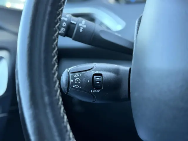 Peugeot 2008 1.2 PureTech Allure 2016 Benzine 29