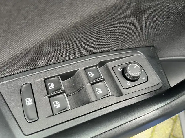 Volkswagen T-Roc 1.0 TSi Style Business 2021 Benzine 30