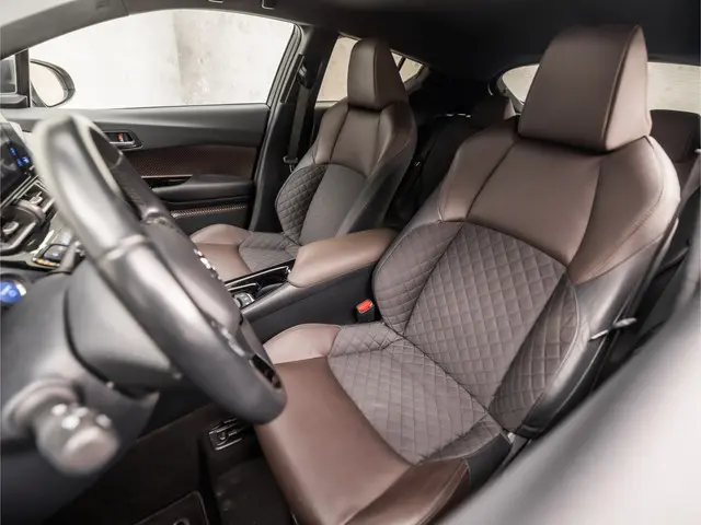 Toyota C-HR 1.8 Hybrid Sport 2018 Hybride Benzine 16