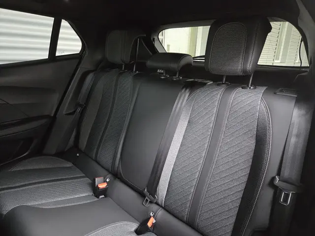 Peugeot 2008 1.2 PureTech Allure 2024 Benzine 6