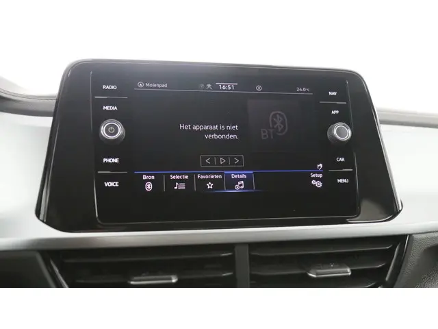 Volkswagen T-Roc 1.5 TSI 150pk Life DSG 2023 Benzine 30