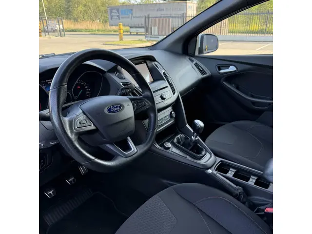 Ford Focus 1.0 ST-Line | PDC | Sport Uitvoering ! 2016 Benzine 8