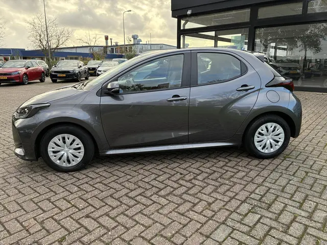 Toyota Yaris 1.5 Hybrid Active 2022 Hybride Benzine 17