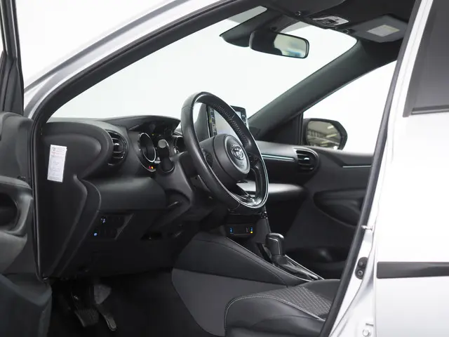 Toyota Yaris 1.5 Hybrid Executive 2022 Hybride Benzine 6