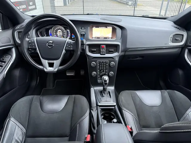 Volvo V40 1.5 T3 Polar+ Sport PANORAMADAK 2019 Benzine 2