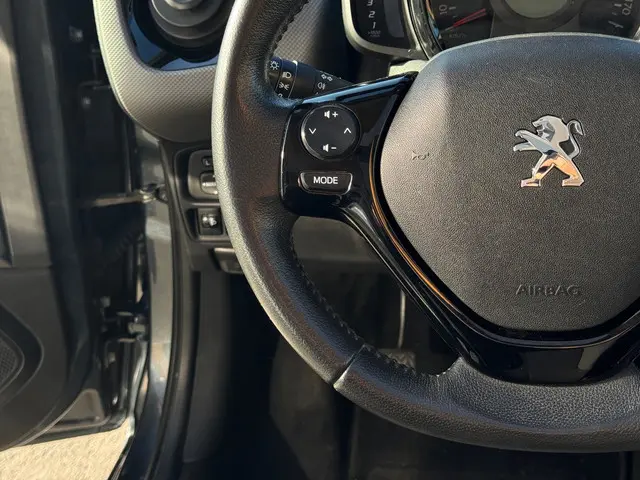 Peugeot 108 1.0 e-VTi Allure TOP! 2021 Benzine 19