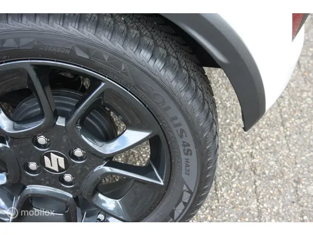 Suzuki Ignis 1.2 Stijl half leder, 12.000km 2019 Benzine 8