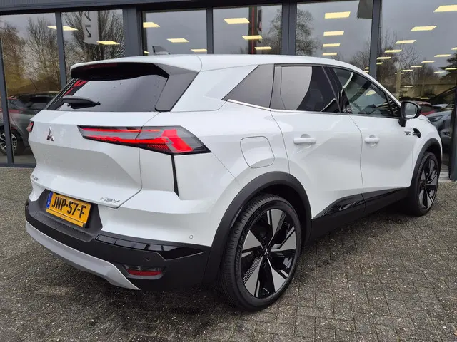 Mitsubishi Grandis 2