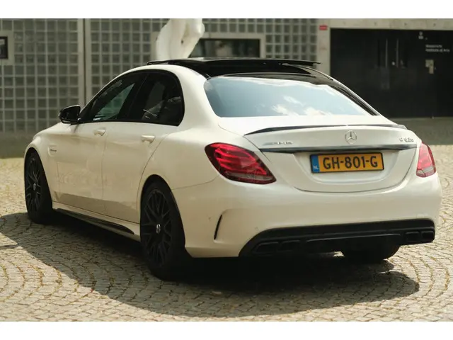 Mercedes-Benz C-Klasse AMG 63 S 2015 Benzine 14