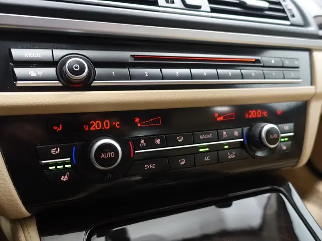 BMW 5 Serie 528i High Executive Iuxury Aut- 2014 Benzine 16