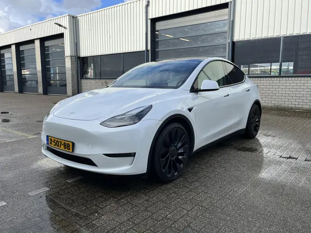 Tesla Model Y Performance AWD 75 kWh 2023 Elektrisch 52