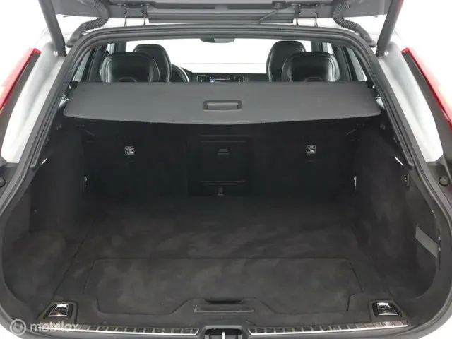 Volvo V90 2.0 T4 R-Design | ACC | PILOT | LEER | 2019 Benzine 67