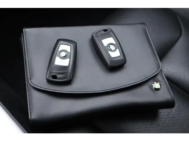 BMW 3 Serie 320i Executive 2013 Benzine 4