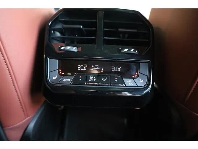 BMW iX xDrive40 High Executive 77 kWh 2022 Elektrisch 23